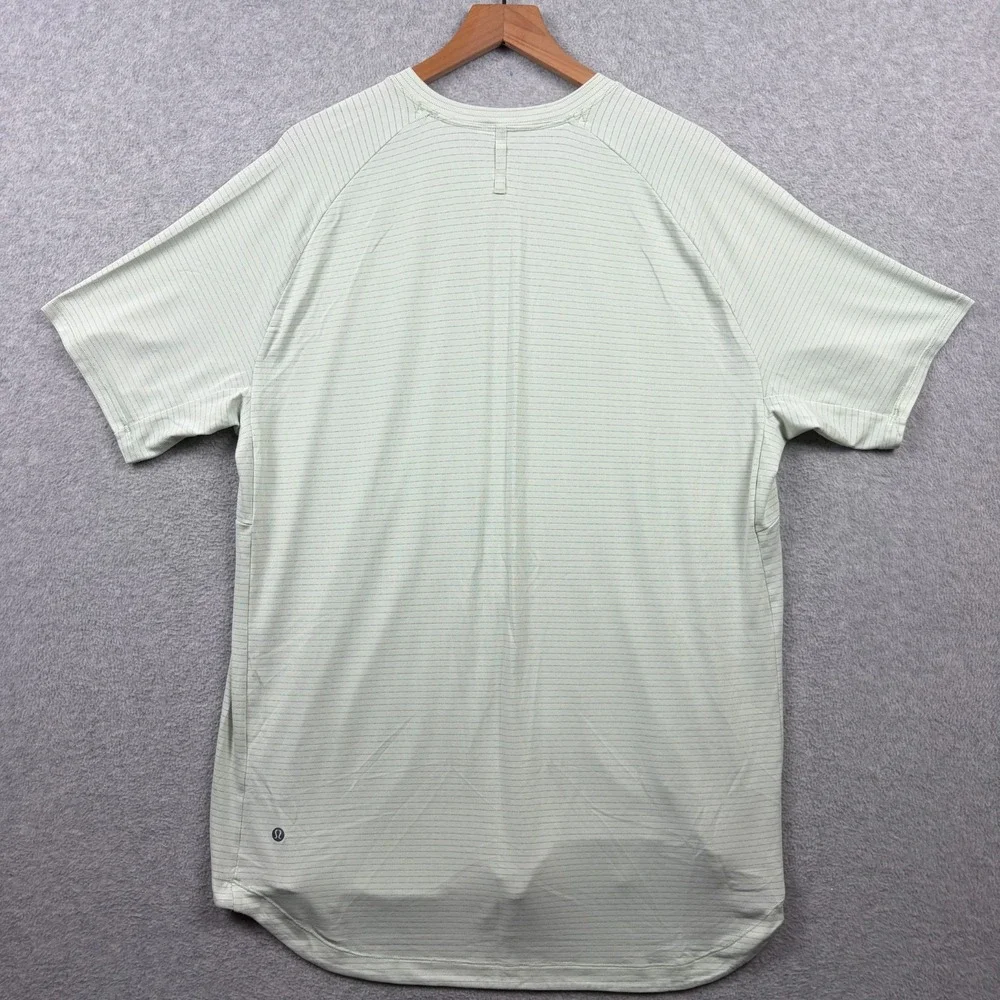 Lululemon Drysense Shirt Mens 2XL Green Short Sleeve Curve Hem Stretch Gym Tee
